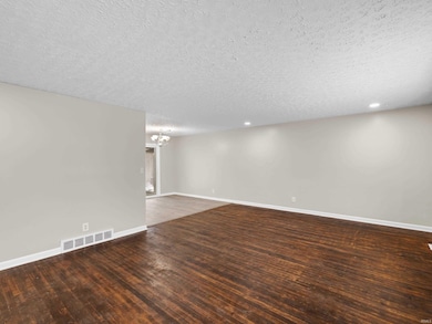 1701 N Thomas Ave, Evansville, IN 47711 - photo 4