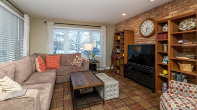 1850 Somerset Ln unit 38, Northbrook, IL 60062 - photo 3