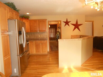 4334 Kelling St, Davenport, IA 52806 - photo 4