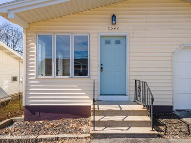 4-2546FirstAve_04