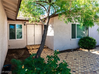 2660 Diamante Cir, Las Vegas, NV 89121 - photo 6