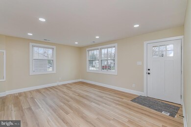 4105 Chestnut St, Fairfax, VA 22030 - photo 5