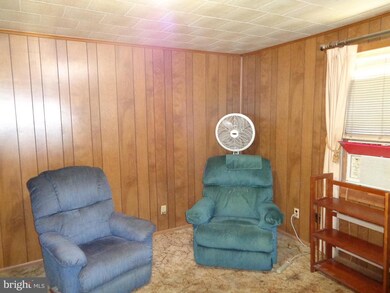 809 N Woodlynn Rd, Essex, MD 21221 - photo 3