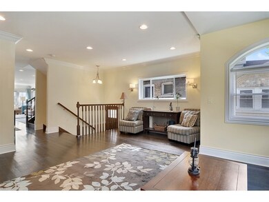 6431 N Mozart St, Chicago, IL 60645 - photo 2