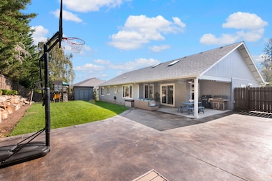 1782 NW F St, Grants Pass, OR 97526 - photo 3