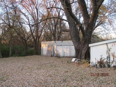 View of yard with an outbuilding