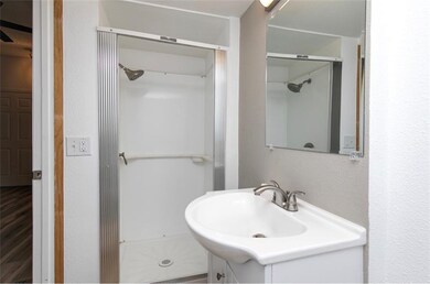 314 E 8th St S, Newton, IA 50208 - photo 3