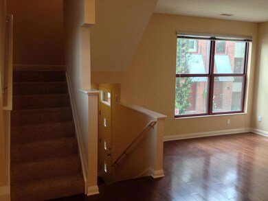 587 Rich St Stair ffoyer and LR