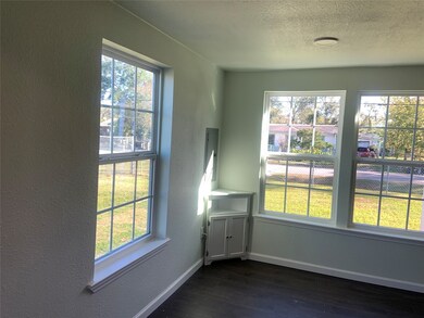 8309 Autumn Ln, Houston, TX 77016 - photo 4