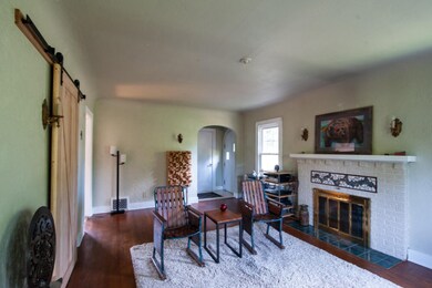 323 Glendale (14 of 27)