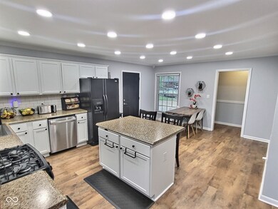 2741 Fairlawn Dr, Columbus, IN 47203 - photo 6