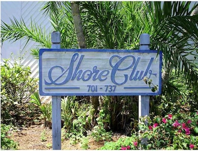 725 Neapolitan Way unit 725, Naples, FL 34103 - photo 2