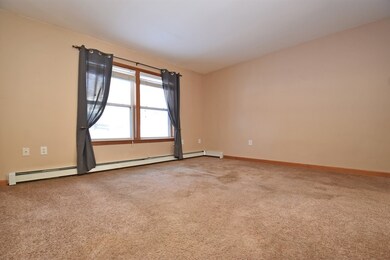 22 Sawyer St, Gardner, MA 01440 - photo 3