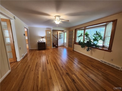 Living room 14' x 20'