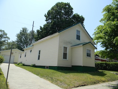 302 1st St, Ludington, MI 49431 - photo 2