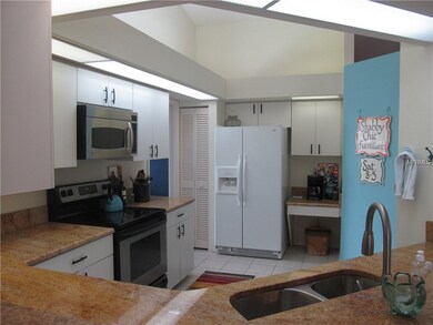 Cooks kitchen topped in beautiful granitr