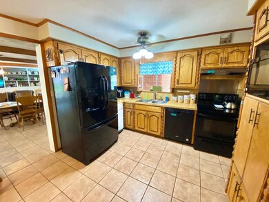 327 Myrtle St, Nacogdoches, TX 75965 - photo 7