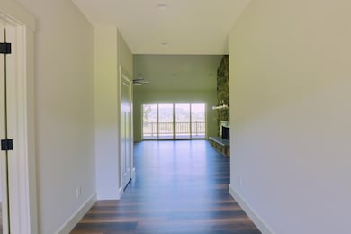 Country Club Interior - 16