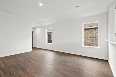 1602 Luke St, Ennis, TX 75119 - photo 5