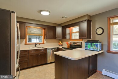 300 S Duke St, Palmyra, PA 17078 - photo 2