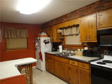Kitchen. Lg.EIK with add. dining area