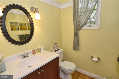 925 Glyndon St SE, Vienna, VA 22180 - photo 7