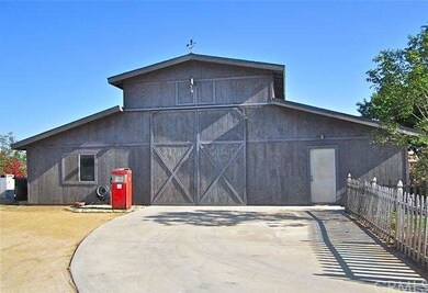 Custom 2,000 sqft automotive workshop is 40' x 50'