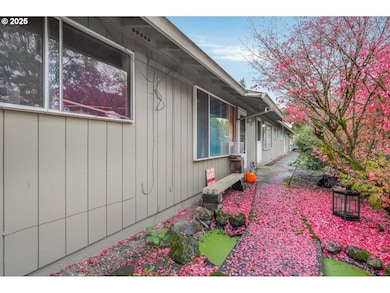 441 W Gloucester St, Gladstone, OR 97027 - photo 2