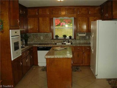 531 Kennedy Ctry Dr, Asheboro, NC 27205 - photo 2