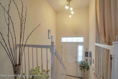 (5) ENTRY FOYER