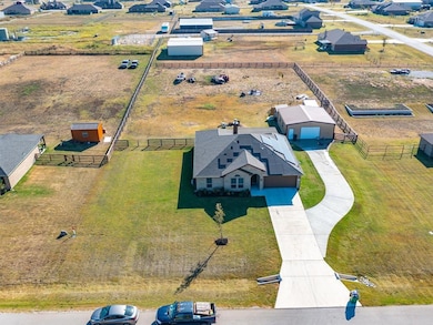 131 Crest Ln, Decatur, TX 76234 - photo 2