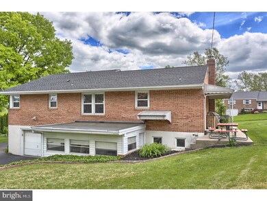 4013 Crestline Dr, Reading, PA 19606 - photo 3