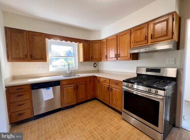 9401 Sheridan St, Lanham, MD 20706 - photo 5