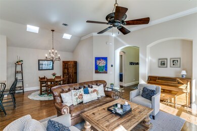 Open living and dining area, easy for entertaining