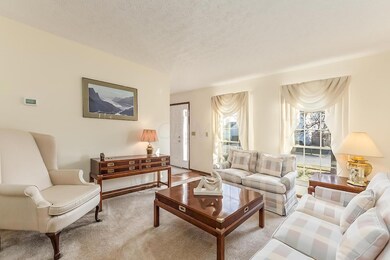 Formal Living Room & Foyer