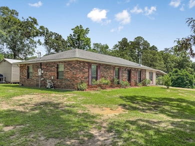 1041 Fortenberry Cir, McComb, MS 39648 - photo 2