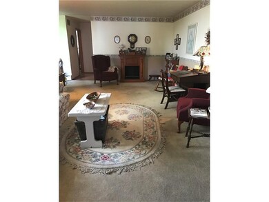 Large Kitchen - Plenty of Cabinets