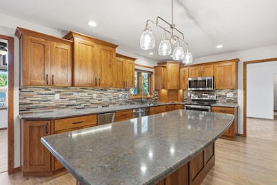 2204 Easley St, Waterloo, IA 50702 - photo 3