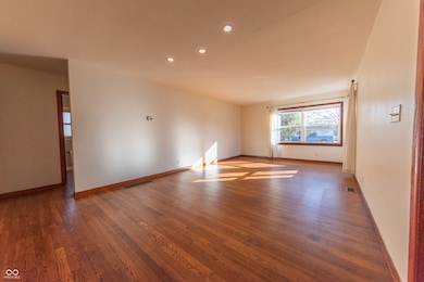 234 Lincoln St, Columbus, IN 47201 - photo 3