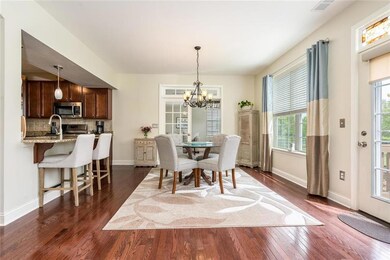 Eat in kitchen, door to yard and access to flex/of