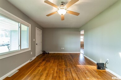 1036 N Jefferson St, Lincoln, IL 62656 - photo 2