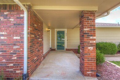 609 S Lombard Ln, Skiatook, OK 74070 - photo 3