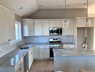 281 Mallory Ave, Staten Island, NY 10305 - photo 2