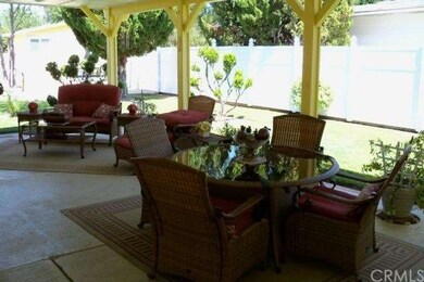 Back patio/sitting area