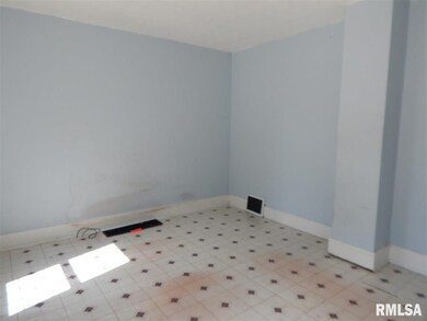715 Fillmore St, Davenport, IA 52802 - photo 7