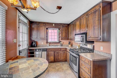 212 N Queen St, Littlestown, PA 17340 - photo 3