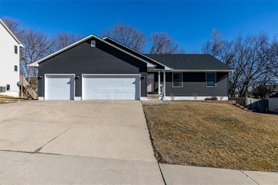4113 Bayview Ct, Des Moines, IA 50320 - photo 2