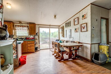 DINING/KITCHEN
