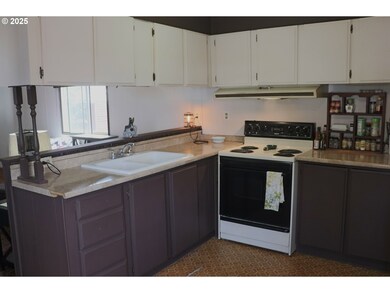 3900 Coburg Rd unit 58, Eugene, OR 97408 - photo 3