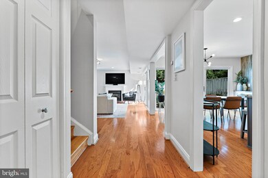 11525 Links Dr, Reston, VA 20190 - photo 6